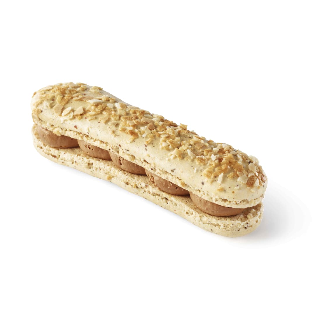 Éclair macaron noisette - la parisienne Freibourg